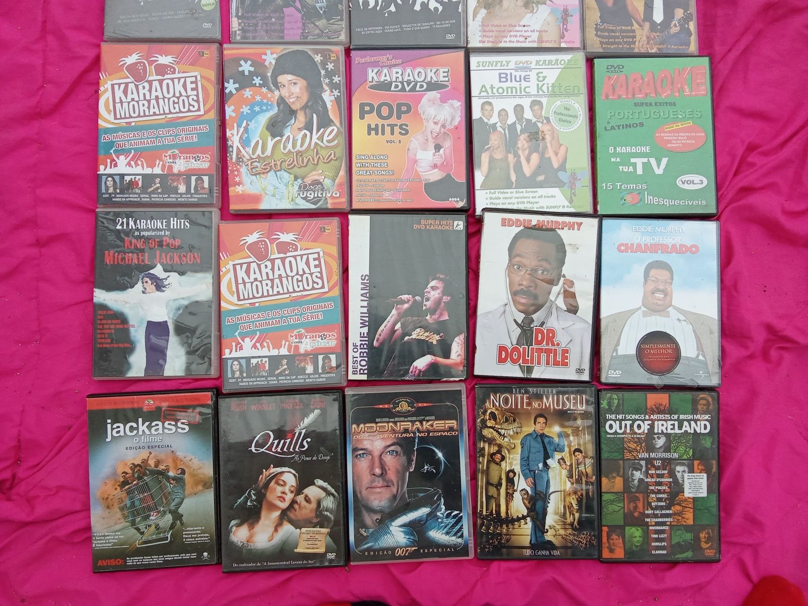 35 DVDs a maioria de karaoke