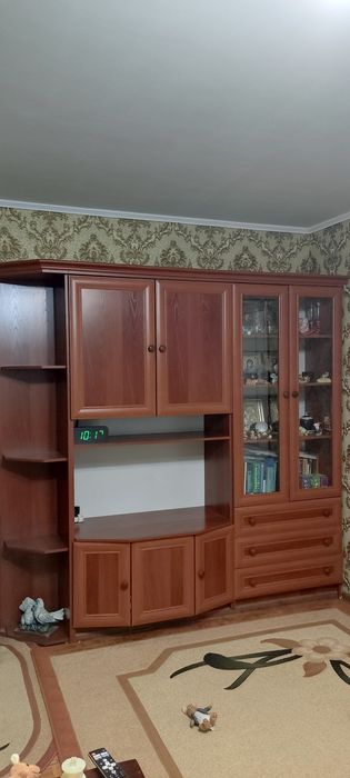 Стінка шкаф у вітальню
