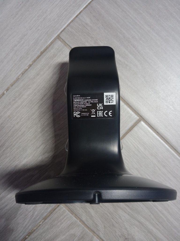 Stacja dokująca Twindock 2 pady PS4 Speedlink