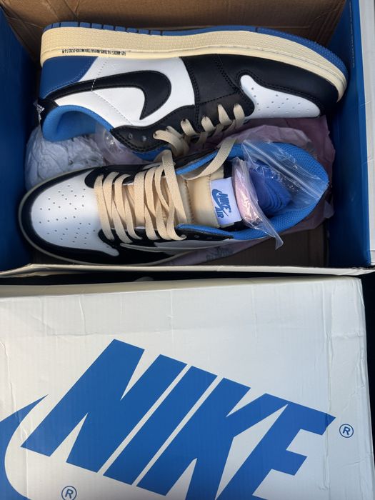 Jordan 1 Retro Low OG SP Fragment x Travis Scott e Travis Scott Mocha