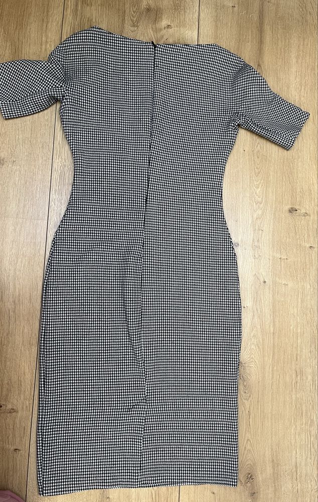 Elegancka sukienka Zara midi pepitka grubszy materiał