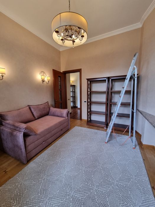 Подол, Андреевский спускск 2в, статусный дом, высокие потолки