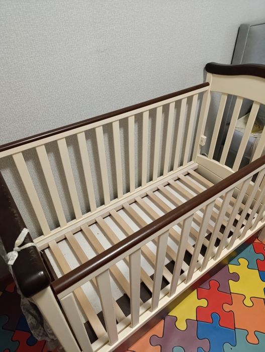 Дитяче ліжечко від народження