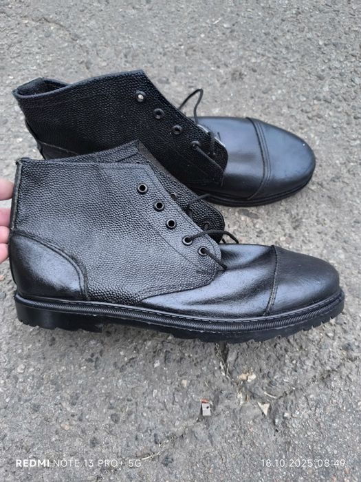 Продам ботинки размер 41