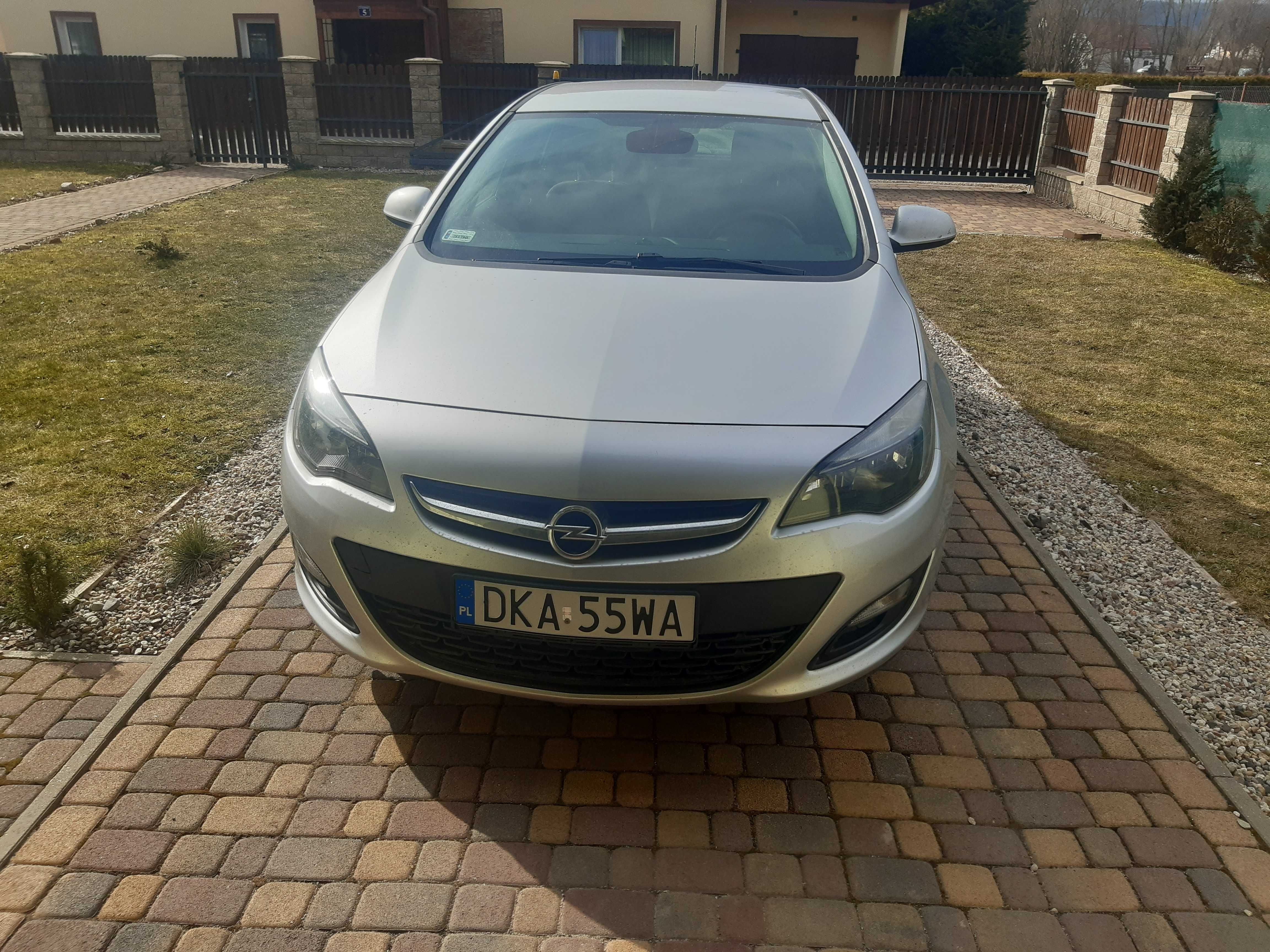 Sprzedam Opel Astra J 2014r