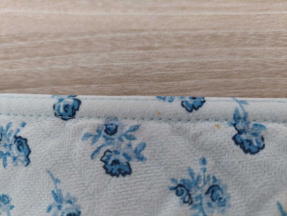 Spódnica jasnoniebieska w kwiaty, r. 36, S