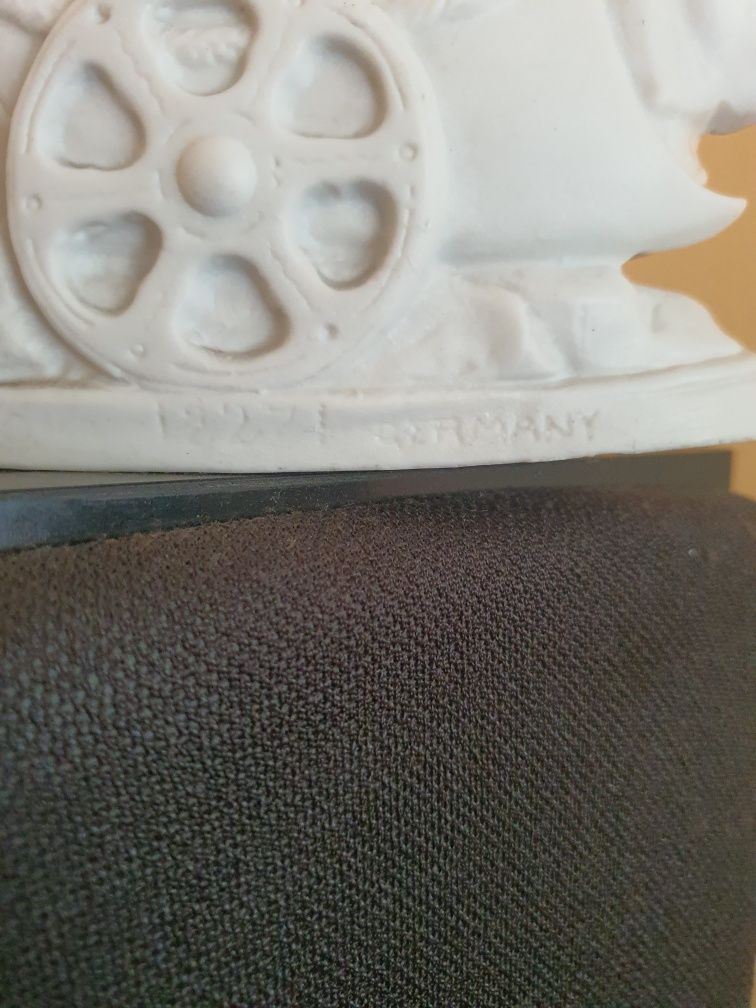 Zegar kominkowy nakręcany z porcelany, sprawny.