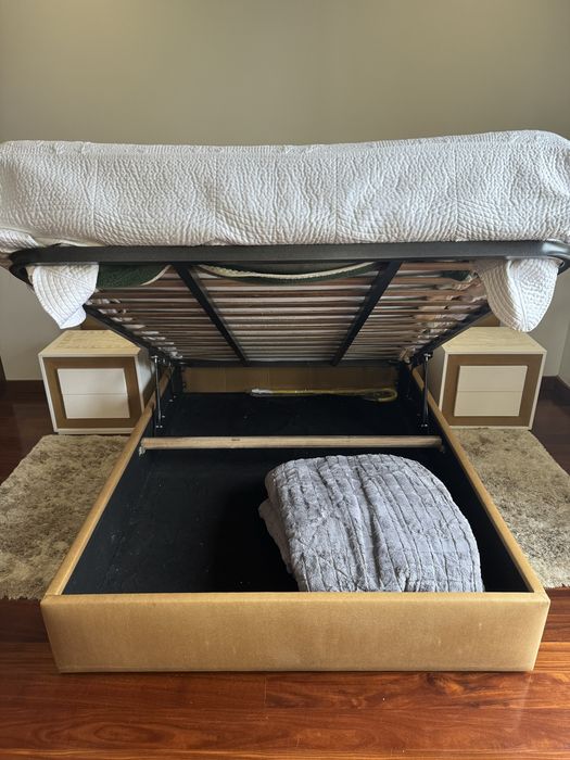 Sommier + 2 mesinhas + comoda