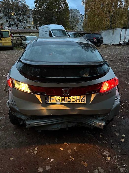 Honda Civic VIII 1.8 i-VTEC Uszkodzona