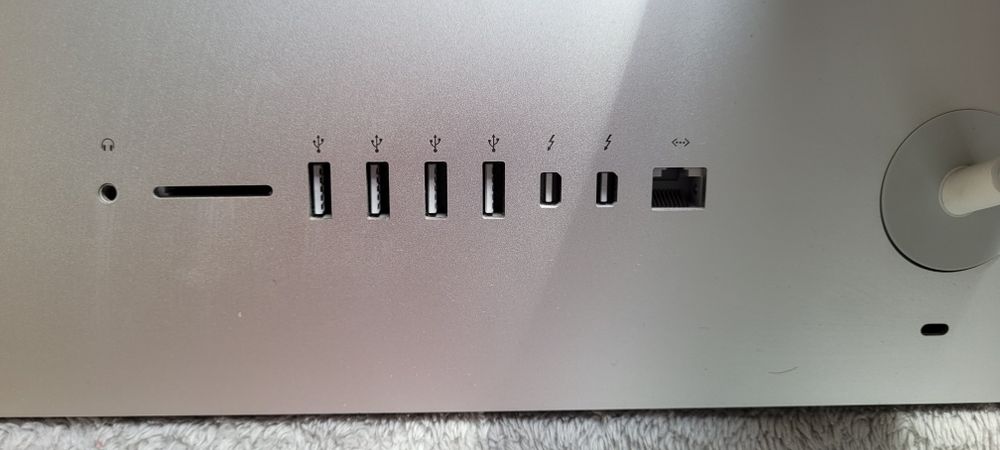 Комп'ютер Apple моноблок