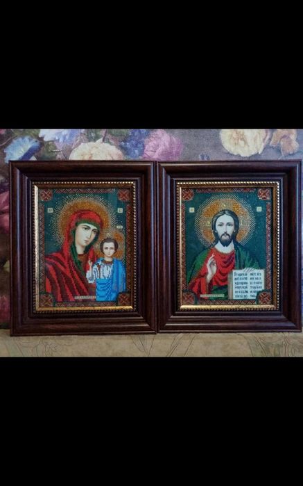 Парні образи вишиті бісером