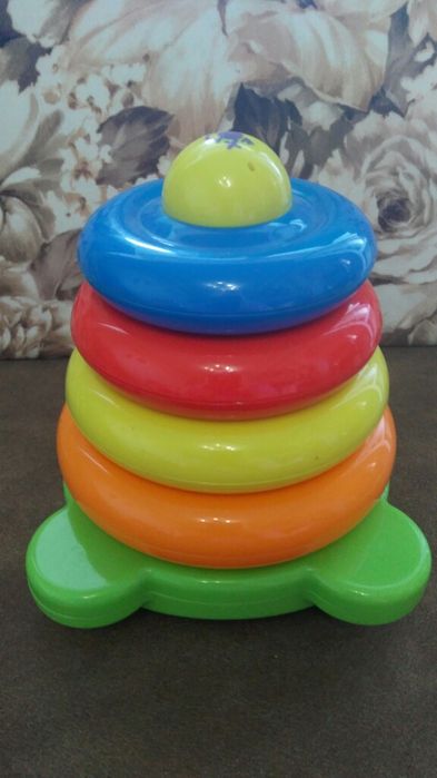 Іграшка пірамідка