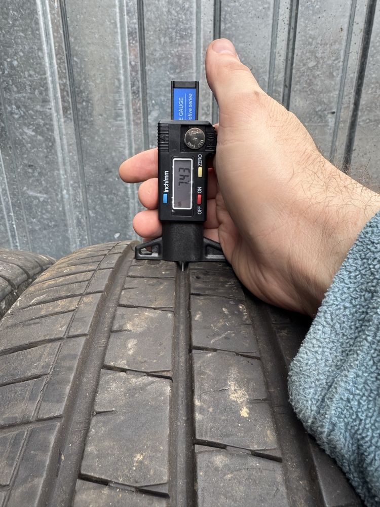 Резина r15C 215/70 Vredestein літо