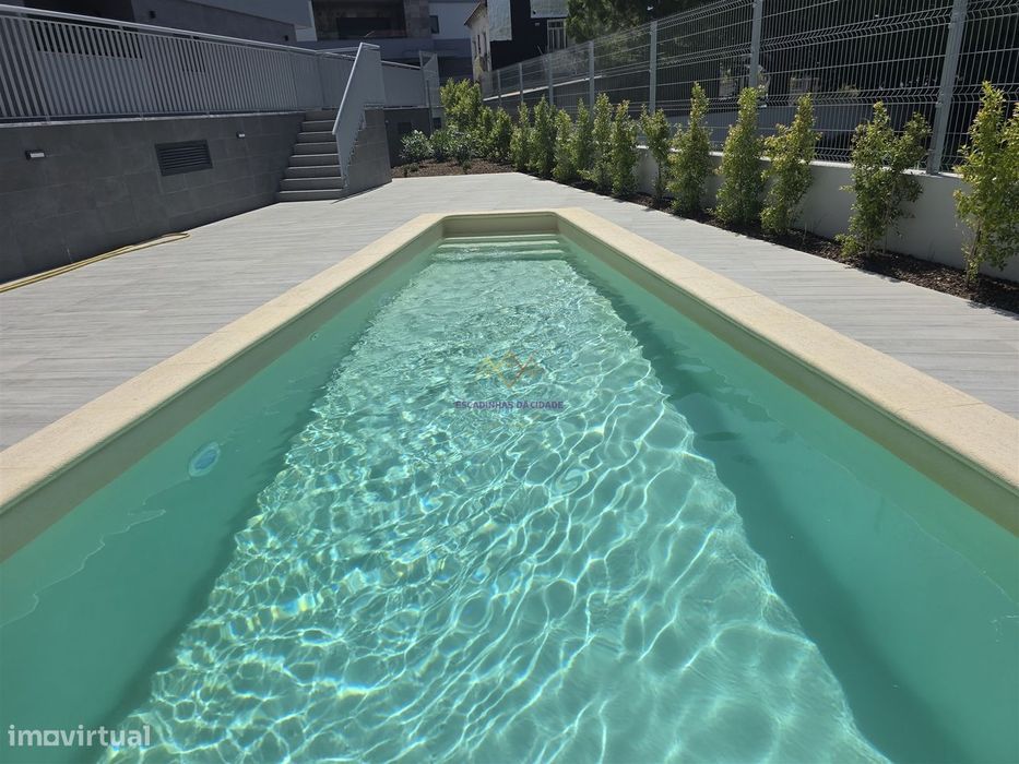 T4 com Piscina em Alverca