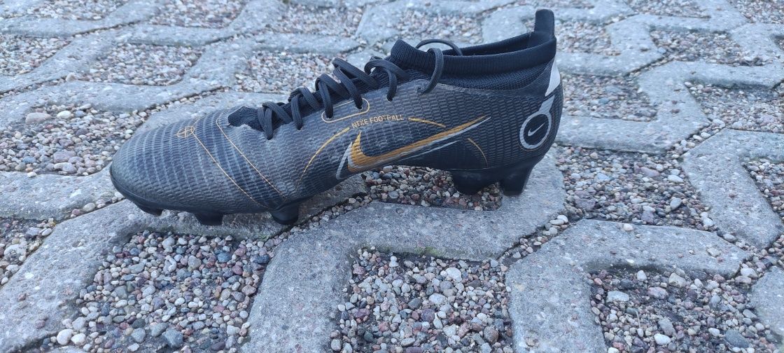 Używane korki pół profesjonalne Nike Mercurial Vapor 14 Pro FG roz. 45