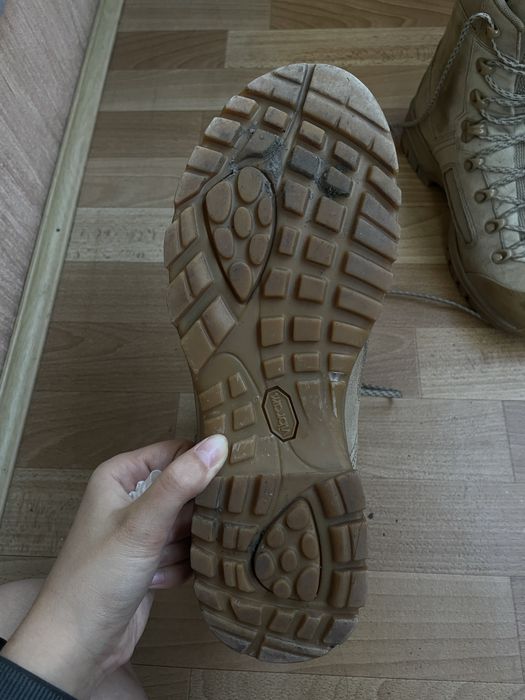 Продам берці Lowa