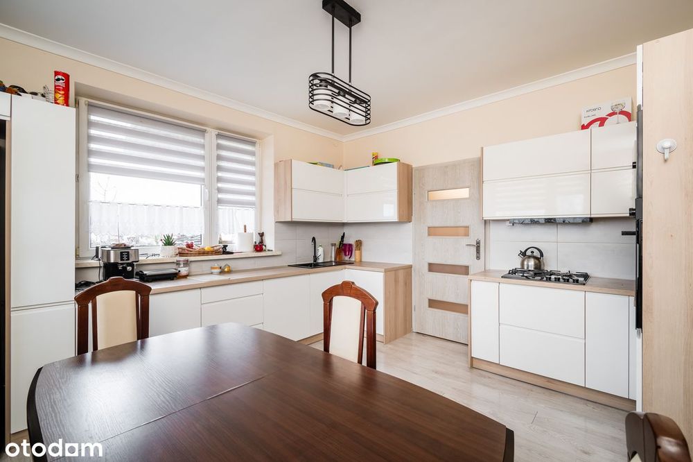 Przestronny dom, duża działka, garaż wolnostojący