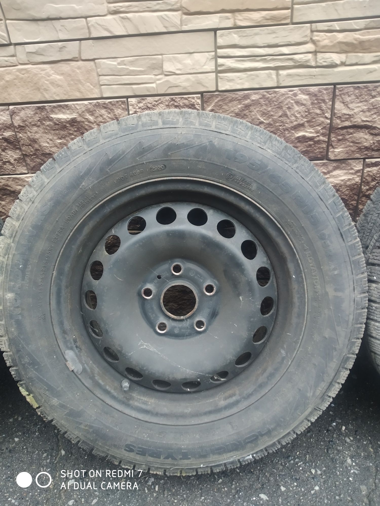 Резина зимняя на дисках Nokian tyres 195/65/15