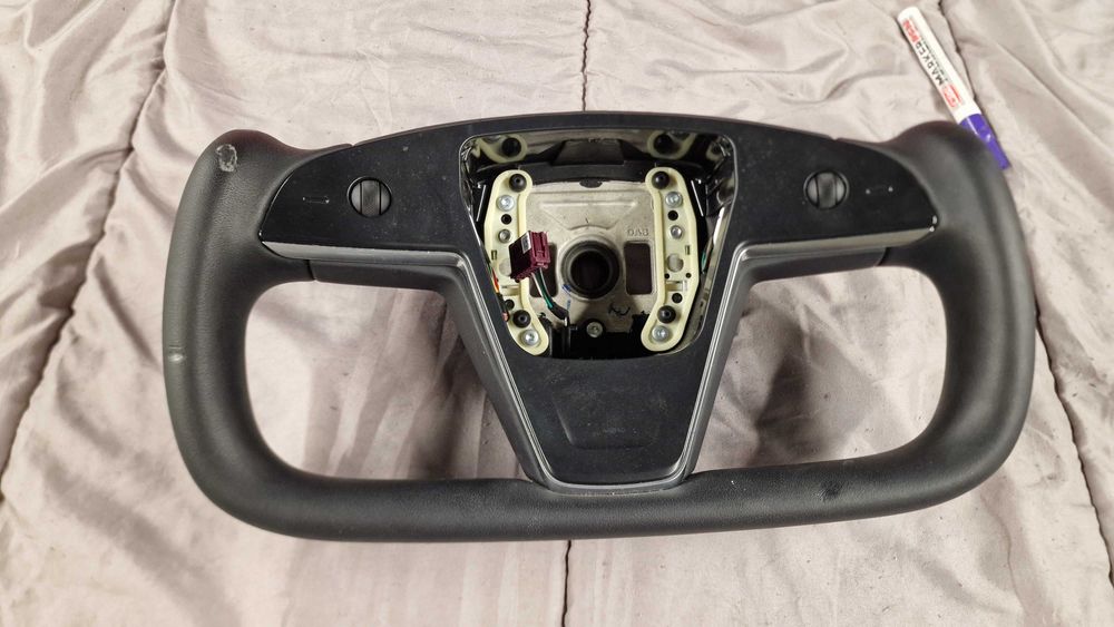 Volante TESLA X S  yoke