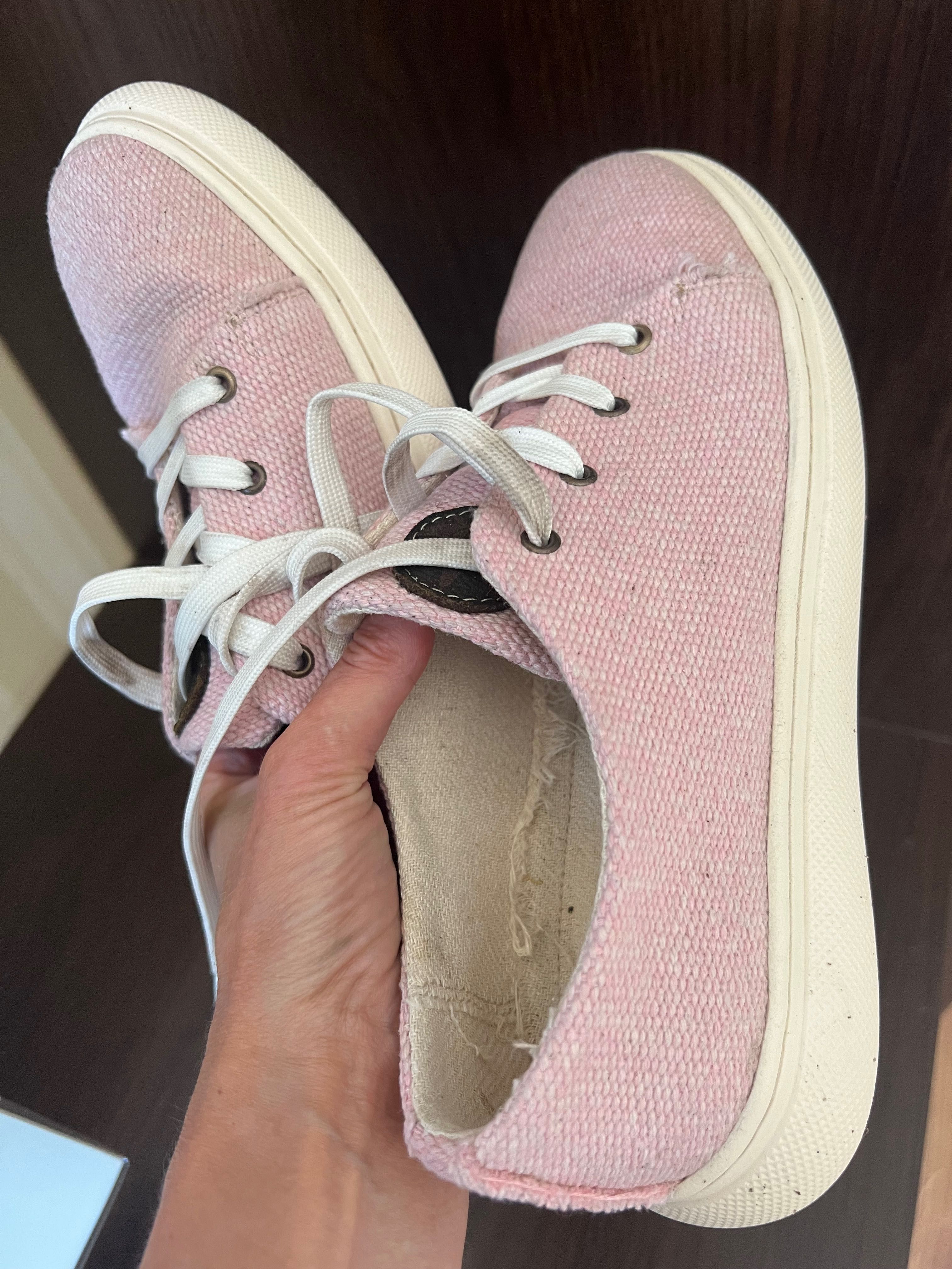 Майже нове конопляне жіноче взуття кросівки/кеди рожеві жіночі 38 р.