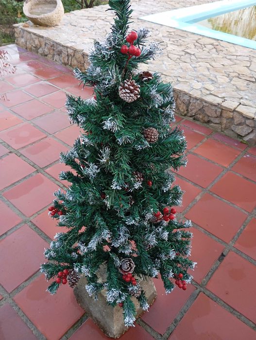 Árvore de natal com pinhas