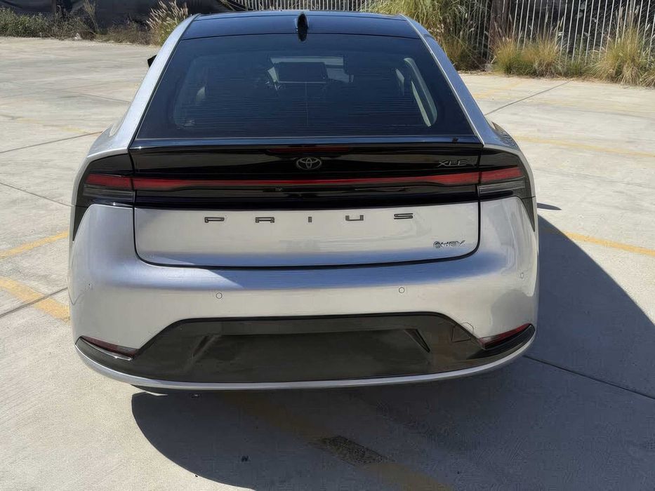 Toyota Prius      2024