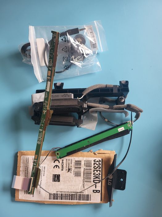 Glosniki i inne części do Telewizora LG 32SE3KD-B (Nowy)