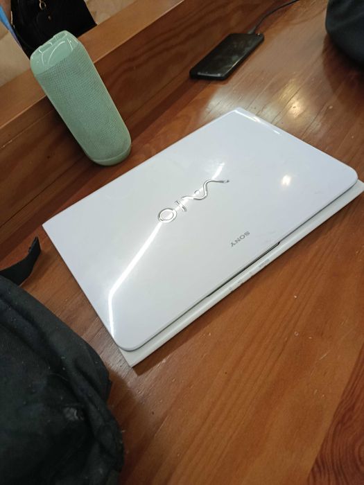 Vendo portátil pr falta de uso  é usado  tá funcionar + carregador.50€