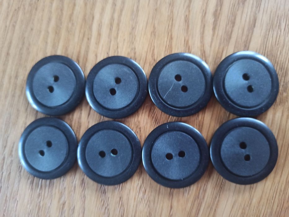 Guziki  63 szt różnej średnicy