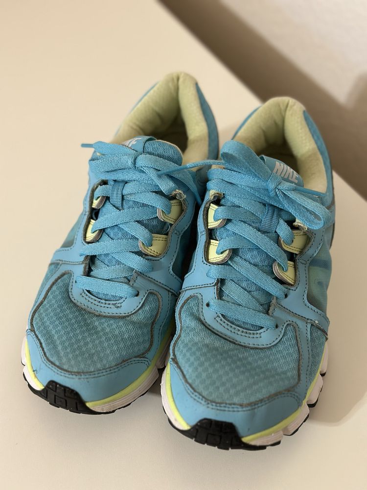 Кросівки Nike жіночі