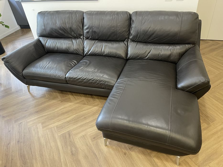 SOFÁ EM PELE Conforama