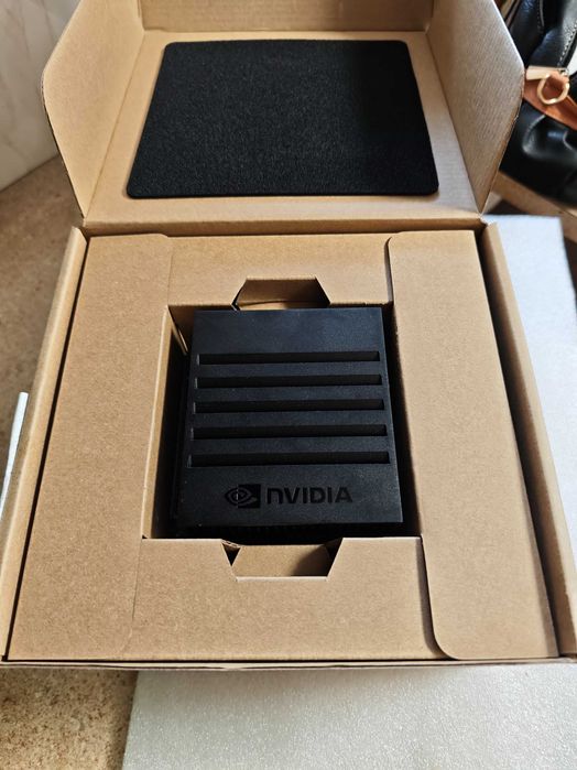 Komputer AI dla programistów video NVIDIA Jetson AGX Xavier (32 GB).