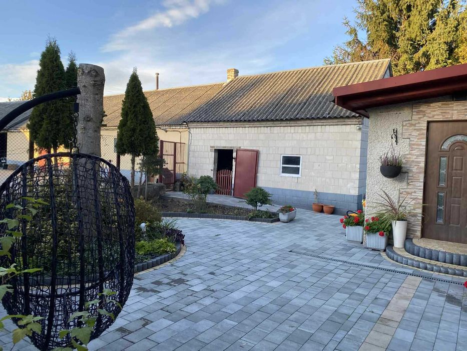 Zadbany dom  , duże budynki ,  2,34 ha ziemi wokół bud.