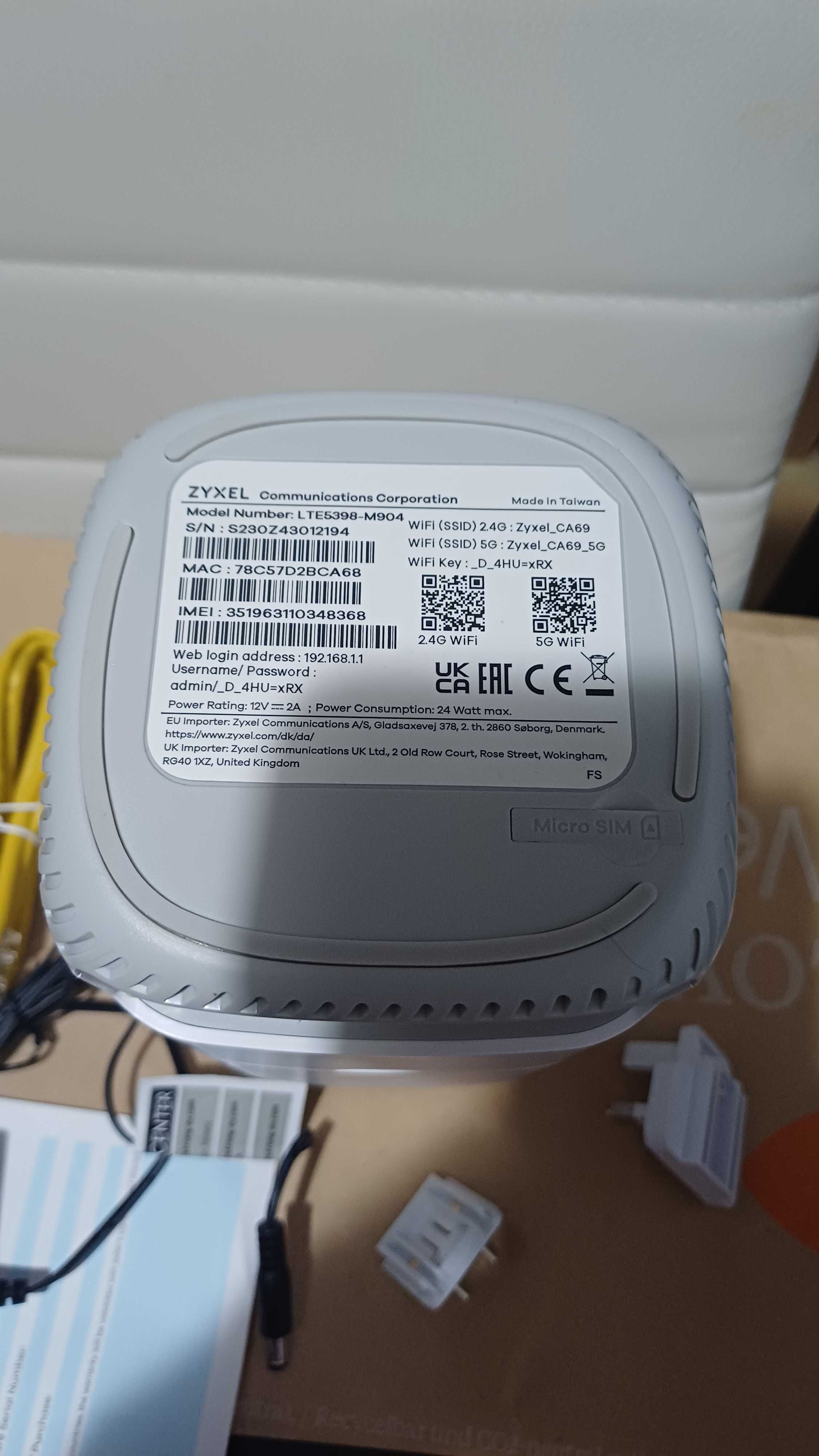 Router Zyxel LTE5398-M904.