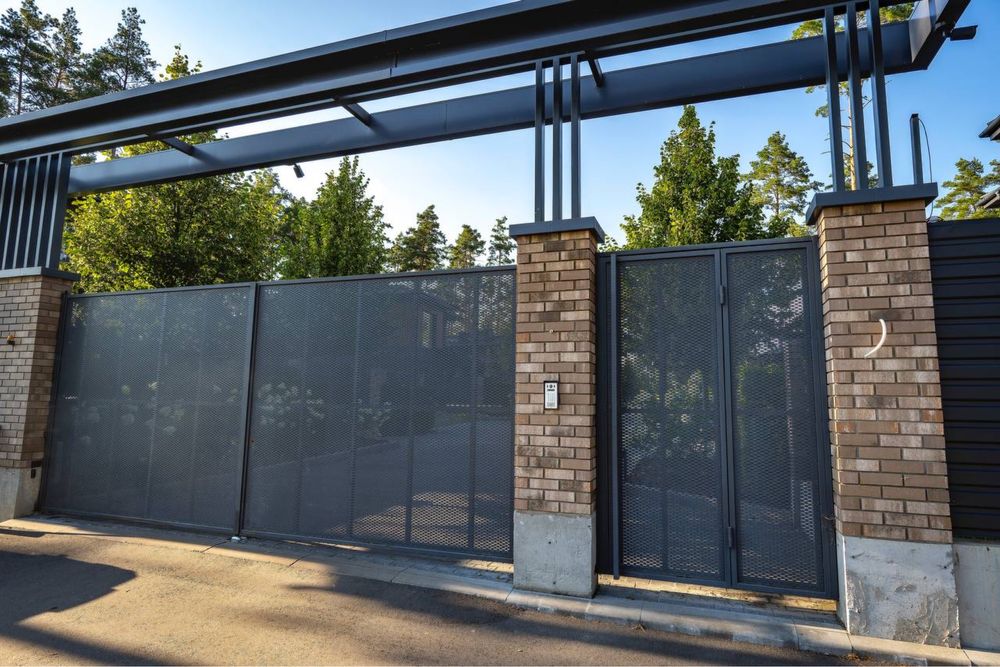 Якісний будинок 206 м2 в закритому котеджному містечку. 10 соток