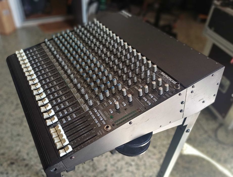 Mackie 1604 VLZPRO Made USA c/problema
