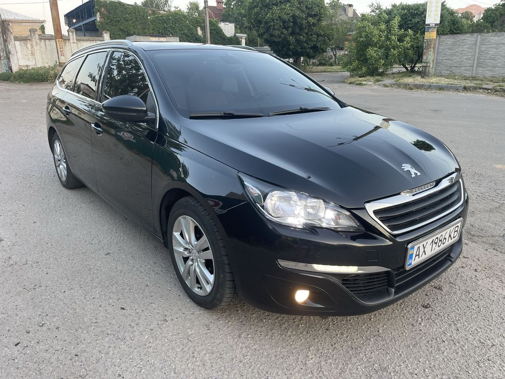 Продам Peugeot 308 двухлитровый дизель 2015 г.