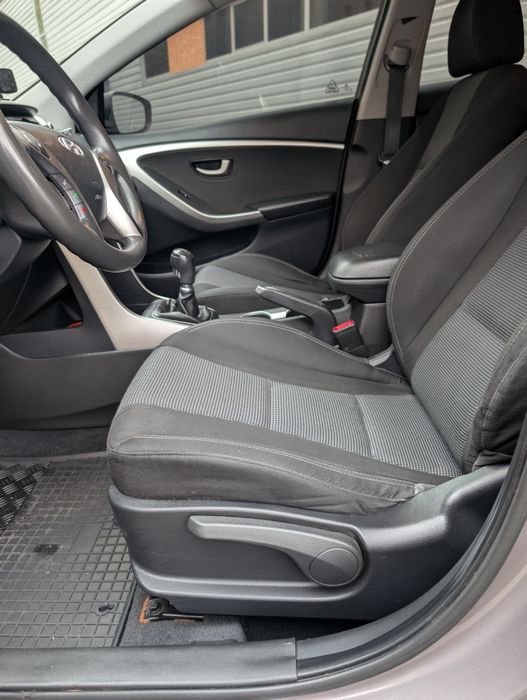 Терміново продам автомобіль Hyundai i30 1.4 2012 дизель механіка