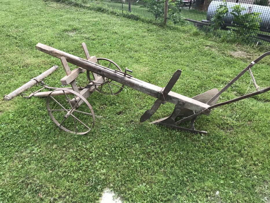 Stary pług konny jednoskibowy