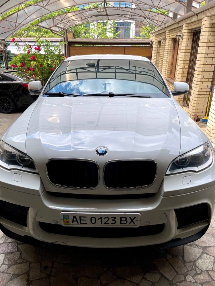 Машина. BMW X6 2010