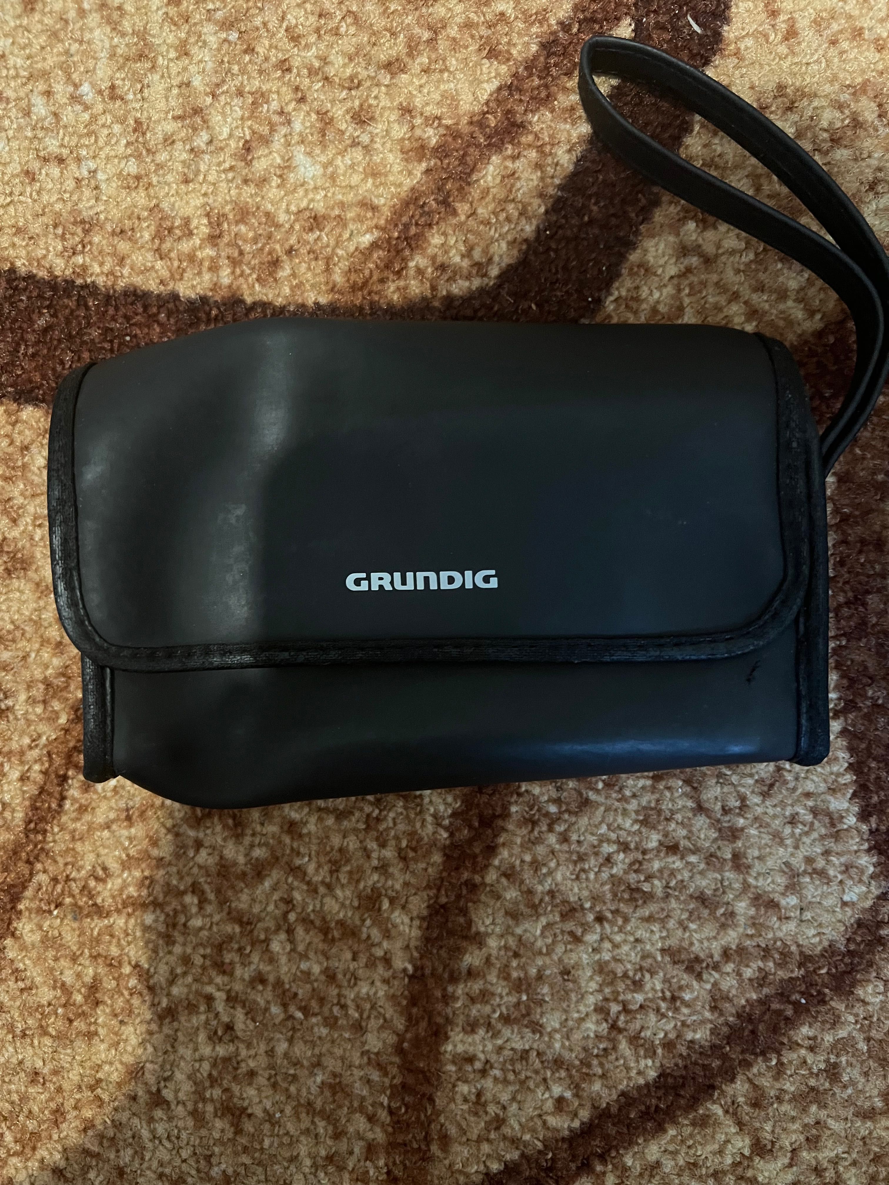 Радіо Grundig в робочому стані з чохлом