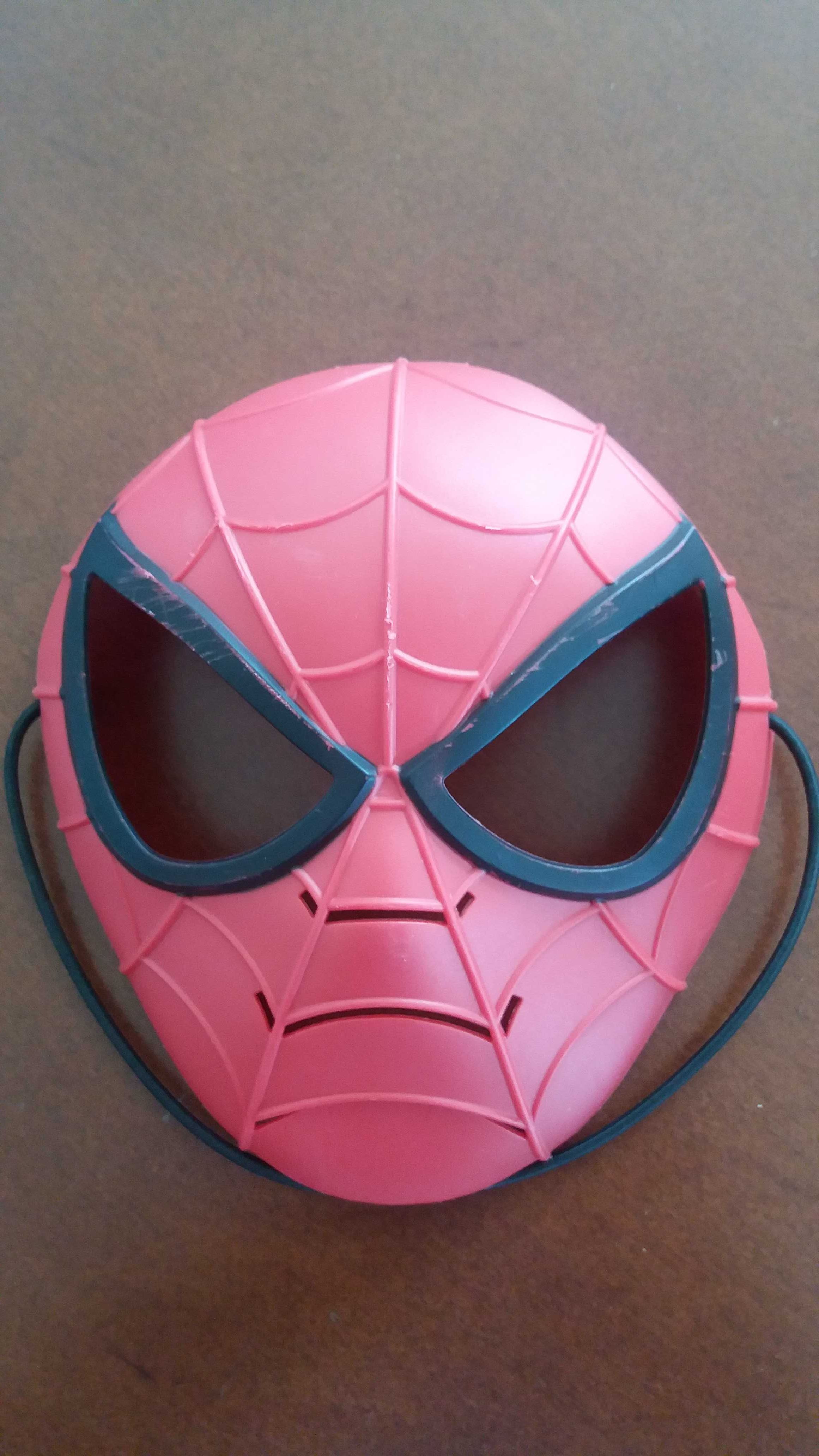 Maska Spidermena firmy Hasbro