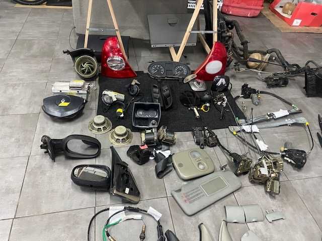 VARIAS PEÇAS Renault 3 1.2 16V (2001/05), Borrachas, chapeleiras, etc