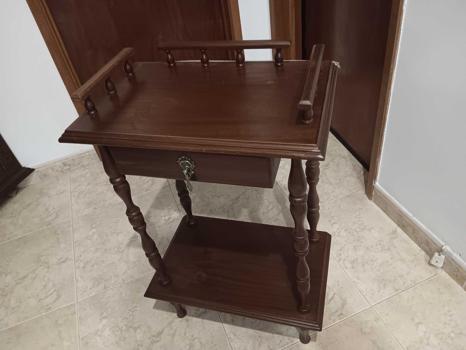 Mesa antiga de Madeira