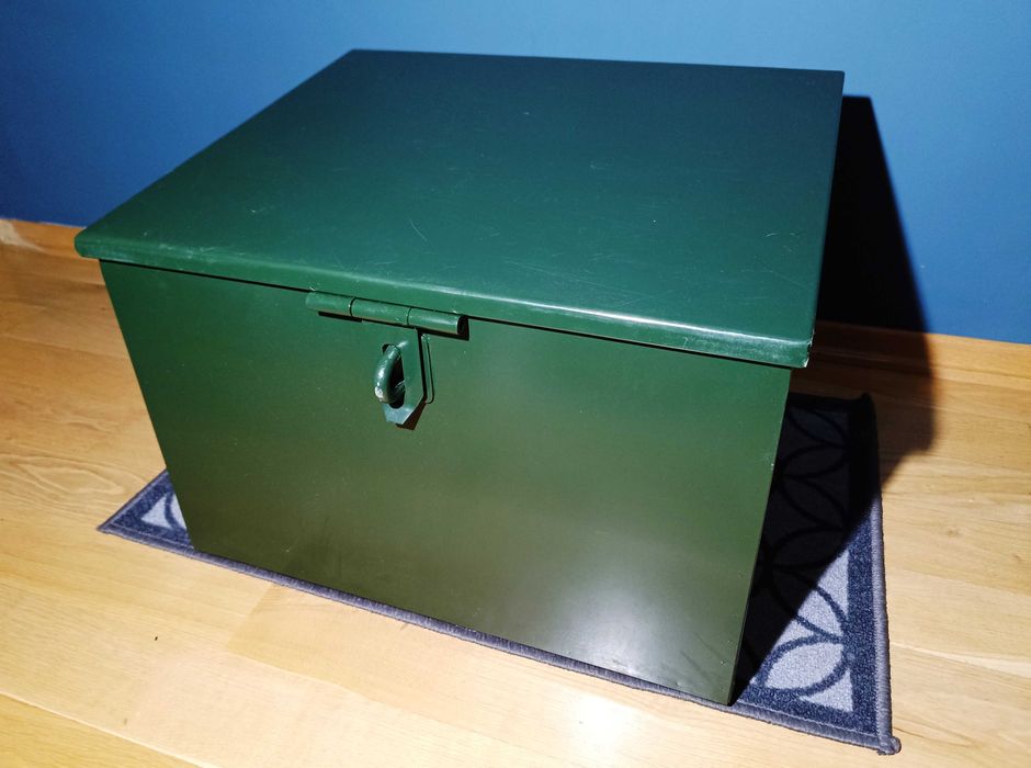 Skrzynia na narzędzia - gruba blacha - zamknięcie - na działkę/budowę