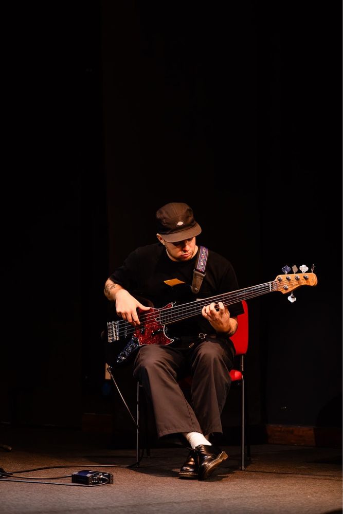 Aulas de Baixo e Guitarra (iniciação)