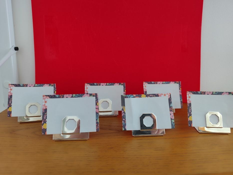 Cartões de lugares de silver plate