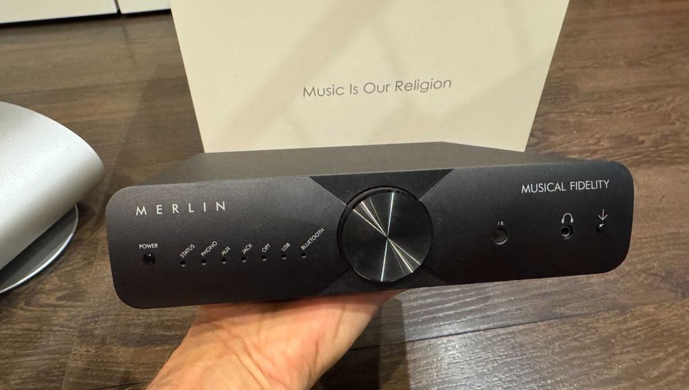 Musical Fidelity Merlin - audiofilski zestaw wzmacniacz plus głośniki