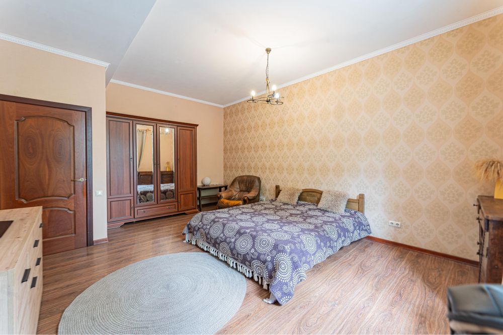 Продам 3к квартиру ст. метро Дарниця вул. Краківська 5. 1-ий поверх