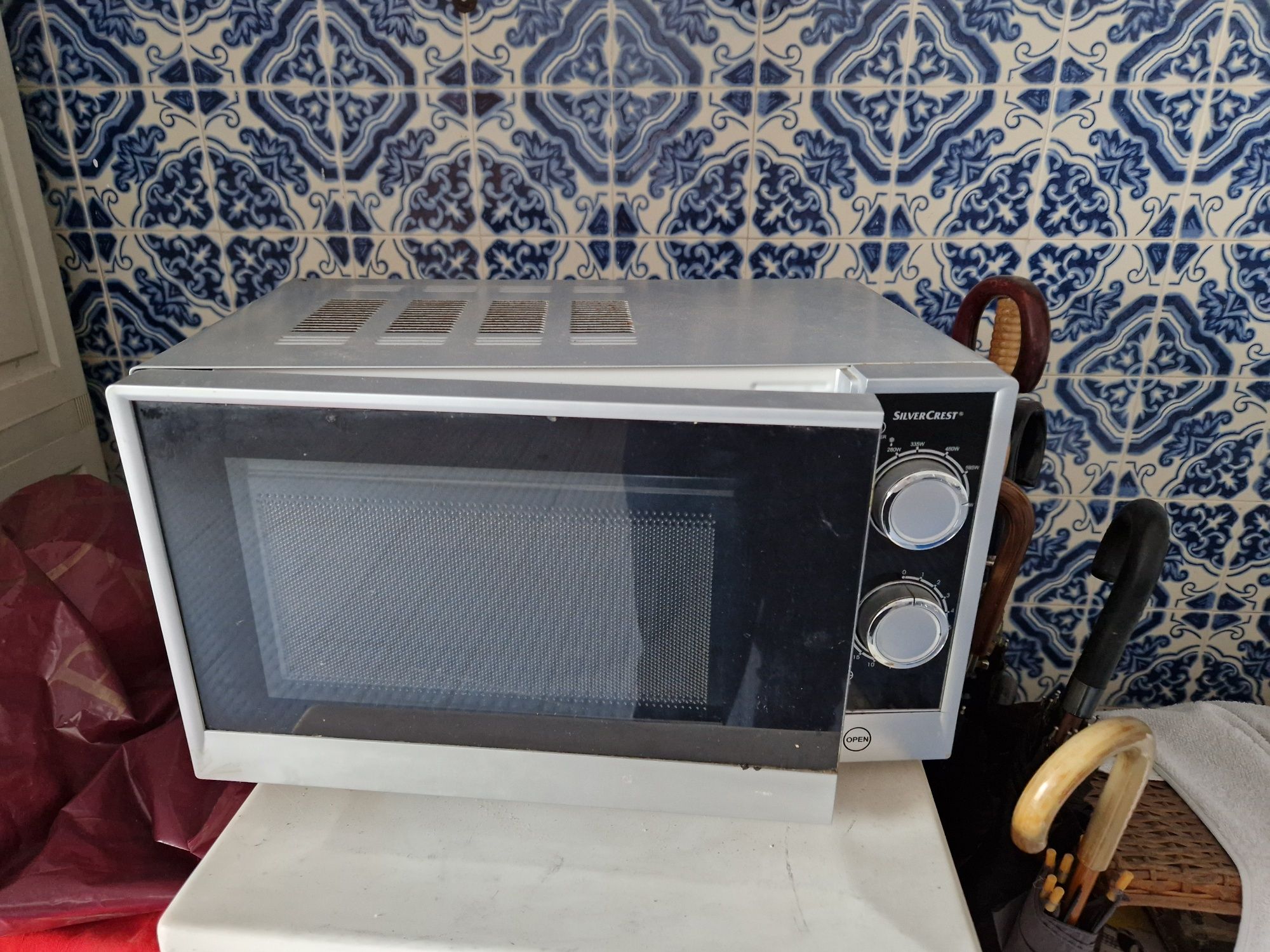 Microondas prateado